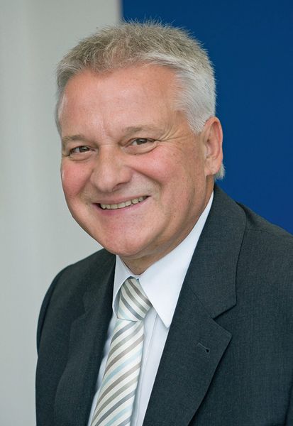Prof. Dr.-Ing. Jürgen Kletti: „Dass Industrie 4.0 bei aller Dezentralität eine zentrale Informations- und Datendrehscheibe benötigt, steht mittlerweile außer Frage. Gemäß der VDI-Richtlinie 5600 ist eine Manufacturing Execution System (MES) bestens geeignet für diese Aufgabe.“ (Bild: MPDV)