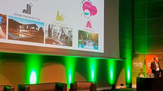 Dieses Jahr fand der von der SEMI Europe zusammen mit der MEMS & Sensors Industry Group veranstaltete MEMS & Sensors Summit im Maison Minatec in Grenoble statt. In seiner Keynote wies Carlo Bozotti von STMicroelectronics auf die Bedeutung von Sensoren für das IoT und das autonome Fahren hin.  (Bild: ElektronikPraxis / Richard Oed)