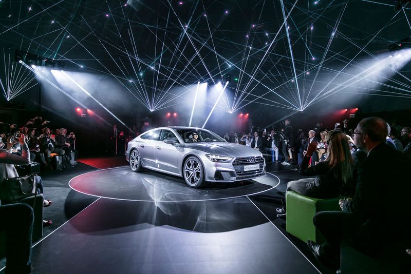 Ohne Showeffekte kommen Autopräsentationen schon längst nicht mehr aus. (Audi)
