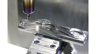 Schluss mit Schmieden: Die Operationsstanzen werden auf Brother-Bearbeitungszentren aus dem Vollen gefräst. Dank der guten Harmonie von Maschine und i-Machining konnte die Fräszeit von über 20 auf rund 17 Minuten reduziert werden. (Bild: W&R)