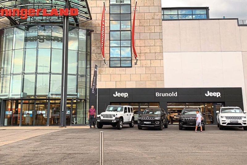 Der neue Brunold-Store liegt direkt am Haupteingang des Sindelfinger Breuningerlands.   (Brunold Automobile)