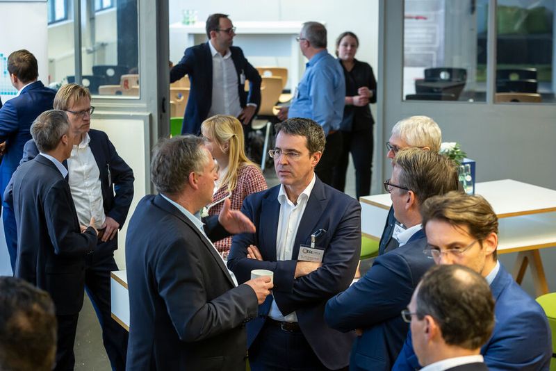 Die Teilnehmer des EDL-Circles 2019 nutzten den Branchentreff für Gespräche und Diskussionen zu aktuellen Themen. (Stefan Bausewein/»Automobil Industrie«)