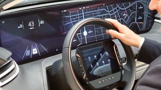 Das 48 Zoll große Display unterscheidet den Byton M-Byte deutlich von der Konkurrenz. (Wehner/»kfz-betrieb«)