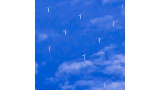 Laut der AG Energiebilanzen wurden im Jahr 2015 auf See über 8 TWh Strom produziert. Dies entspricht dem Strombedarf von über 2 Mio. Haushalten oder etwa 1,4 % der Bruttostromversorgung in Deutschland. (flickr.com/Mike Kniec/Turbines in the Sky)