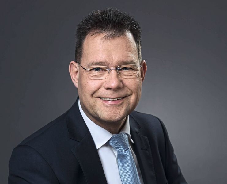 Matthias Kroll, Geschäftsführer von LK Mechanik: „Bei der Fertigung unserer Werkstückträger, Reinigungsbehälter und Steri-Trays setzen wir – unter anderem – eine ganze Reihe verschiedener Verfahren der Oberflächenveredelung ein, um deren Design kunden- und prozessspezifisch zu optimieren“. (LK Mechanik)