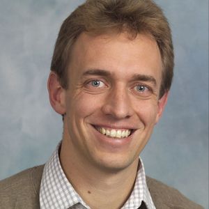 Dr. Oliver Daumke vom Max-Delbrück-Centrum für Molekulare Medizin in Berlin wird in der Kategorie „Biologie“ ausgezeichnet. 