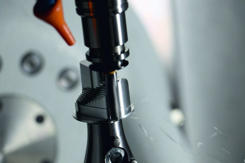 With the Micro HD, Innerbichler increases productivity by more than 30 percent and achieves surfaces in polishing quality with Ra values in the low nanometer range. (Kern Microtechnik )
