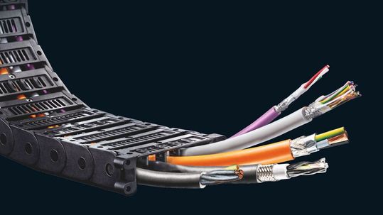 Speziell zum Einbau in Energieketten hat Helukabel ein umfassendes Programm mechanisch robuster Elektrokabel zur Energie- und Datenübertragung verwirklicht.(Bild:  Helu)