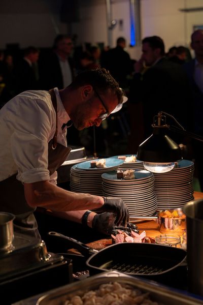 Auch das Kulinarische kam natürlich nicht zu kurz und es wurde ordentlich aufgetischt. (Bild: Vogel Communications Group / Human)