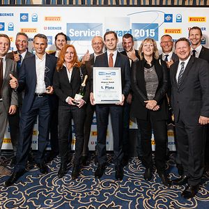 Die Mannschaft des Autohauses Jürgens sammelte sich zum Siegerfoto in der Kategorie Pkw.(Foto:  Bausenwein)