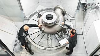 The Dörries VTL enables complete processing of many typical pump components (housings) in one set-up. (Ralf Baumgarten)