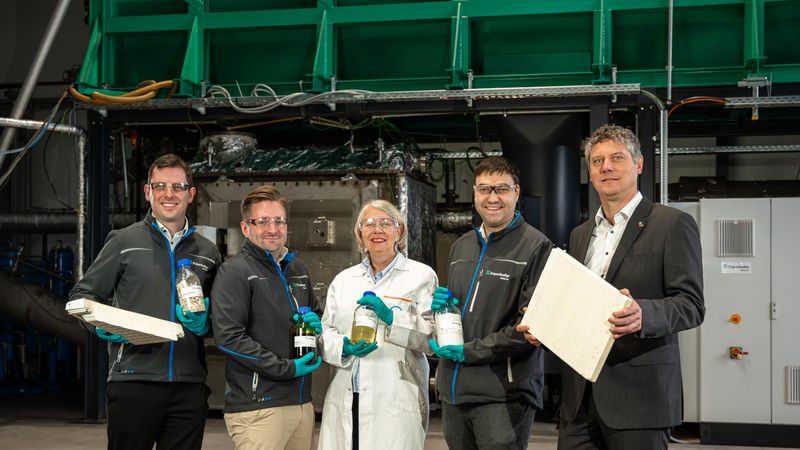 Covestro und Fraunhofer UMSICHT starten Zusammenarbeit für Polyurethan-Hartschaum-Recycling.(Bild:  Fraunhofer UMSICHT, Sabrina Bauer)