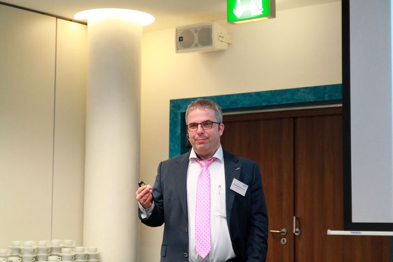 Dr. Michael Hoffmeister, Festo AG: „Es gibt viele Daten, die in SAP versteckt sind, und wir wollen sie befreien. Das Vehikel ist die Verwaltungsschale, über die digitale Ebene des RAMI. Damit wollen wir identifizieren können, mit welchen Daten wir es zu tun haben.“ (Bild: Reinhold Schäfer)