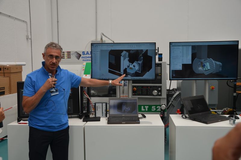 Die reale Maschine bekommt einen virtuellen Zwilling, an dem Simulationen durchgespielt werden können. (Jablonski)