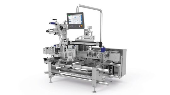 Die Etikettierserie L 320 lässt sich vielseitig konfigurieren – egal ob Rundum‑, Vorder‑/ Rückseiten‑, Top‑ oder Siegeletikettierung. (Bild:  Multivac)
