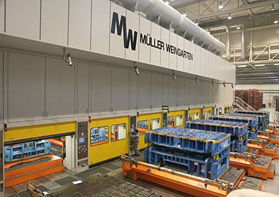 Großraumsauger-Transferpresse mit Werkzeugtischen. (Archiv: Vogel Business Media)