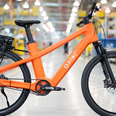 Igus hat ein wartungsfreies E-Bike entwickelt. Es besteht zu 50 Prozent aus recycelten Fischernetzen. (Bild: Igus)