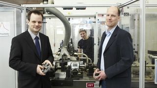 Elastomerprüfstand_3_ohne_PC_klein.jpg ()