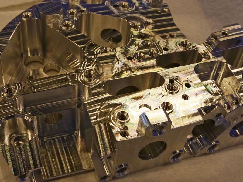 Bei Nedinsco werden überwiegend kostenintensive Teile in Kleinserien gefertigt. Ausschuss kann man sich deshalb nicht leisten und investiert so ausschliesslich in Premium-Maschinen. (Fehlmann)