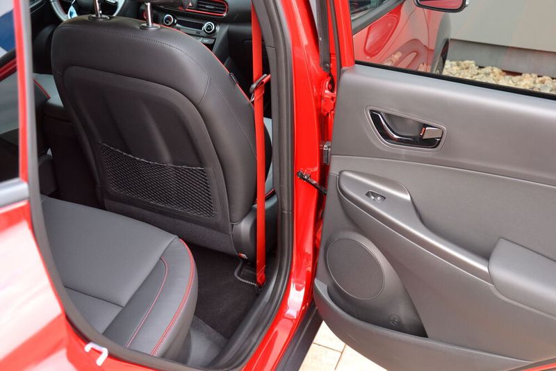 Wie in jedem Fahrzeug der Kompaktklasse geht es auf den Fondsitzen beengt zu. Aber ob Fond- oder … (Michel/»kfz-betrieb«)