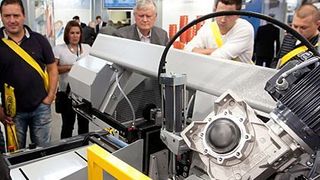 Guter Andrang, gute Geschäfte: Veranstalter und Aussteller sind mit der AMB 2010 sehr zufrieden. Bild: AMB (Archiv: Vogel Business Media)