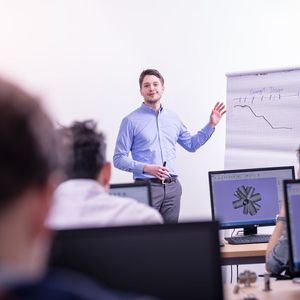 Jeder Kursleiter ist ein Experte in seinem Bereich und bringt mindestens zwei Jahre Erfahung in der Additiven Fertigungsindustrie mit. 