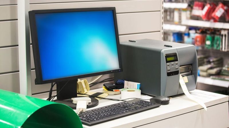Digitalisierte Vertriebsprozesse lassen sich mit KI optimieren und automatisieren. Worauf es beim KI-Einsatz ankommt.(Bild: ©  scharfsinn86 - stock.adobe.com)