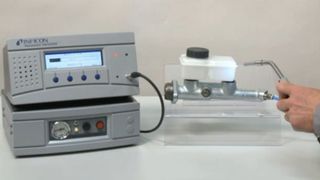 Leak_location_on_break_fluid_cylinder_assembly ()