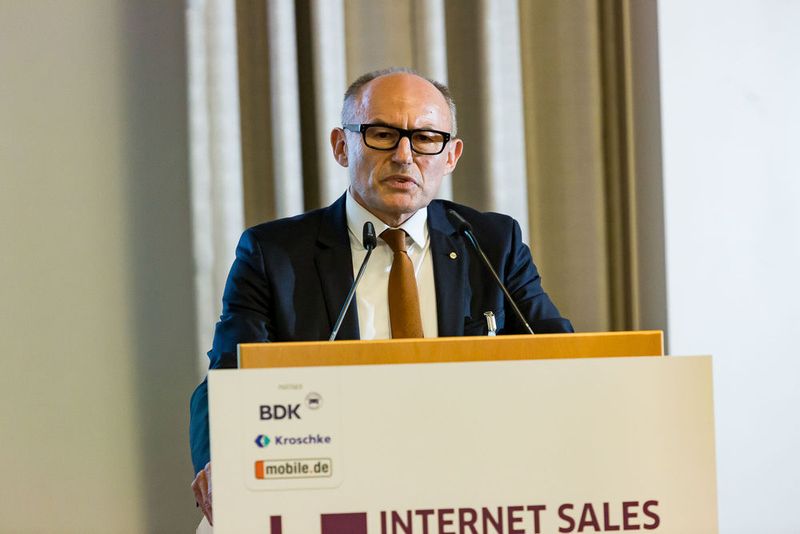 ZDK-Vorstandsmiglied Michael Ziegler sprach in seinem Grußwort über die Herausforderungen und Chancen der Digitalisierung für das Kfz-Gewerbe. (Stefan Bausewein)