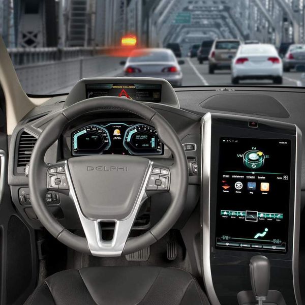 Eine Kollisionswarnung ist Teil von Delphis integriertem Car-IT-System, das Infotainment-Dienste und Sicherheitsfunktionen verknüpft und in den kommenden Jahren marktreif sein soll. (Bild: Delphi)