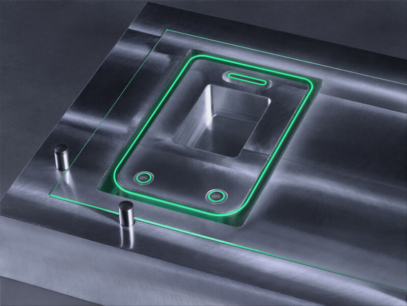Eine Stärke von Ultrakurzpulslasern ist das materialschonende Schneiden von sehr hartem Glas, wie es etwa als Displayscheiben für Smartphones verwendet wird. (Bild: Trumpf)