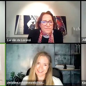 „Wie wir die Arbeits- und Lebenswelt in Zukunft gestalten“, diskutierten Dr. Anke Sax, Carolin de Lorenzi (Computacenter), Julia Freudenberg (Hacker School), Christine Schöneweis (SAP) und Kim Dressendörfer (IBM) mit Moderatorin Nicole Dufft.(Bild:  Vogel IT-Akademie)