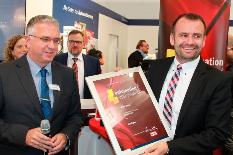 v.l. Bernd Weinig, Publisher der Medienmarken elektrotechnik und konstruktionspraxis, überreichte Jochen Büttner von Still eine Urkunde für die Shortlist-Platzierung beim automation app award 2015 in der Kategorie Produktion. (elektrotechnik)