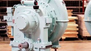 Eine Spezialform der neuen plattformbasierten PTO-Getriebe sind die Feuerpumpengetriebe für die externe maritime Brandbekämpfung.  (Katsa Oy)