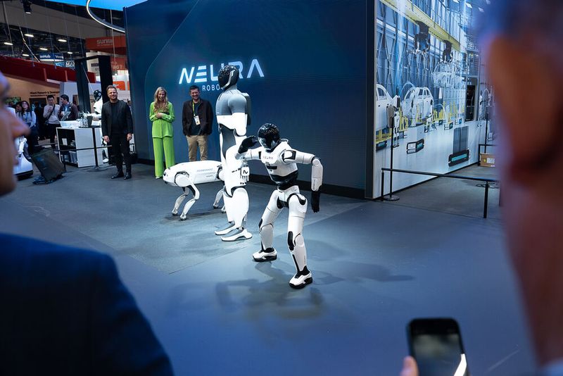 Stand von Neura Robotics an der CES 2026 in Las Vegas: hier hat der Pionier der kognitiven Robotik erstmals die nächste Generation seines humanoiden Roboters vorgestellt sowie eine Erweiterung des Produktportfolios. (Bild: Neura)