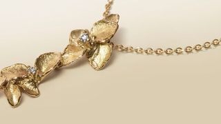 Die Ulmer Schmuckmanufaktur Ehninger Schwarz 1876 begeistert seit 140 Jahren durch Schmuckideen von höchster Qualität. Im Bild eine Erbskette aus der Kollektion Windspiel 1. (Bild: ERNESTO MARTENS)