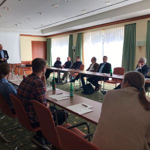 In Roundtables mit den Keynote-Speakern konnten die Besucher die Themen tiefergehend diskutieren. Hier Dr. Markus Pleier zum Thema „Quo Vadis Speicher? – Was passiert mit den Daten / Informationen? Cloud?”(Bild:  Vogel IT-Medien)