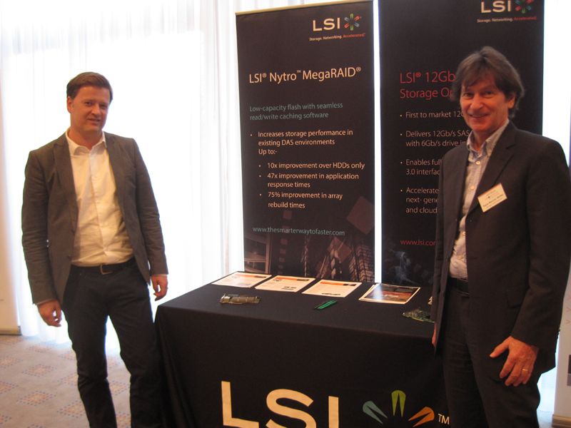 Bei Oliver Gneuss (l.) und Hans Werner Müller (LSI) erfuhr man alles rund um die Beschleunigung von Speichern und Netzwerken in Data-Centern und mobilen Netzwerken. (rombus / IT-BUSINESS)