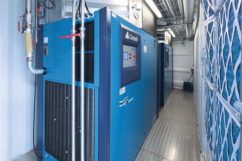 Bild 4: Drei drehzahlgeregelte 75-kW-Kompressoren erzeugen die im GKD-Werk benötigte Druckluft. (Bild: Compair)