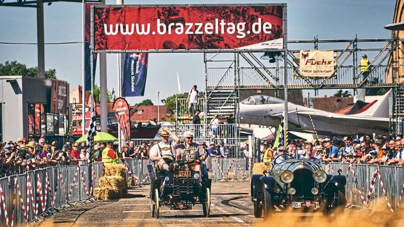 Oldtimer lebendig und auch mal laut: Der „Brazzeltag“ im Technik-Museum Sinsheim ist ein Auto-/Oldtimer-Technik-Event der ungewöhnlichen Art. 20.000 Fans der Veranstaltung kamen in diesem Jahr.(Bild:  Technik-Museum Speyer)