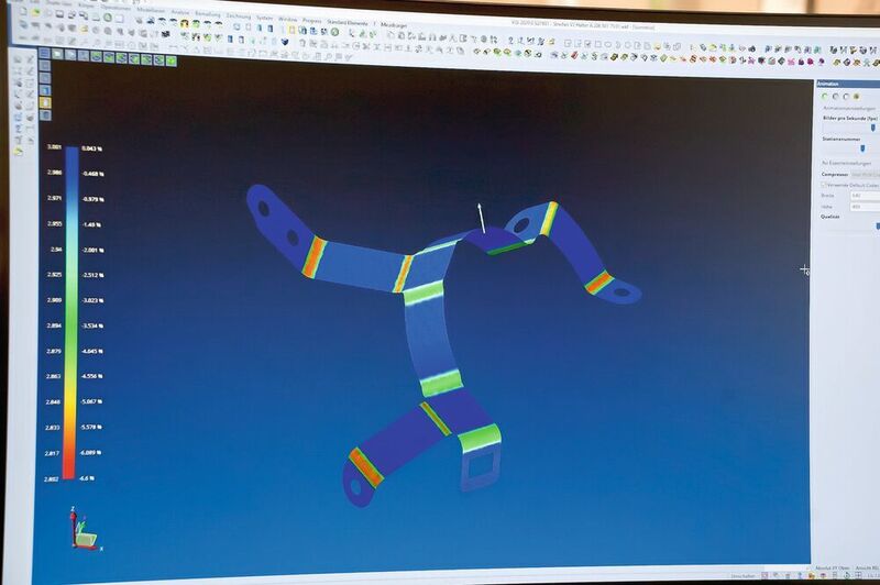 Die Simulation im 3D-CAD-Modul VISI Progress zeigt farblich hervorgehoben Sicken oder Dickenabschwächungen und ermöglicht, die vorgesehenen Umformprozesse schnell zu prüfen und zu beurteilen.  (Mecadat)