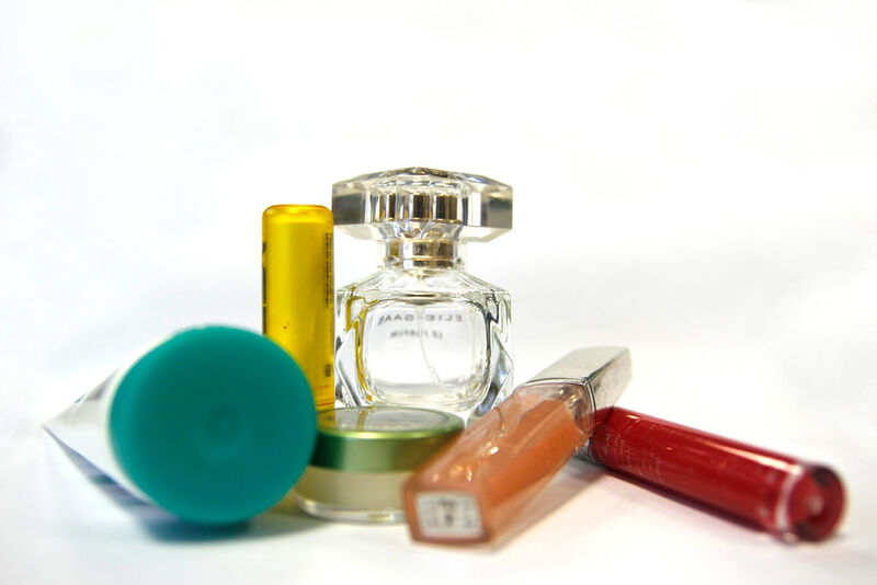 Viscotec-Dosier- und Abfüllsysteme werden bei Kosmetikprodukten wie Cremes, Peelings, Pasten, Maskara, Vaseline, Shampoo, Gele und vielen weiteren eingesetzt. (Bild: Viscotec)