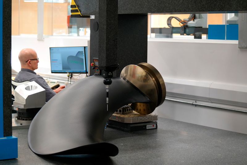 Prüfvorgang an einer Turbinenschaufel im Autodesk-Technikzentrum in Birmingham. (Reinhold Schäfer)