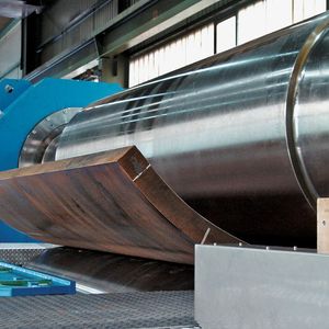 Bild 1: Blechstärken bis 320 mm, Biegedurchmesser von 16 bis 64" und Längen über 12 m gehören zu den üblichen Formaten in Röhrenwerken. 