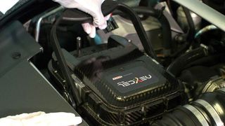 Die Nexcel-Kartusche ist noch im Entwicklungsstadium. Sie könnte in frühestens zwei Jahren erstmals im Premiumsegment eingesetzt werden. (Foto: Castrol)