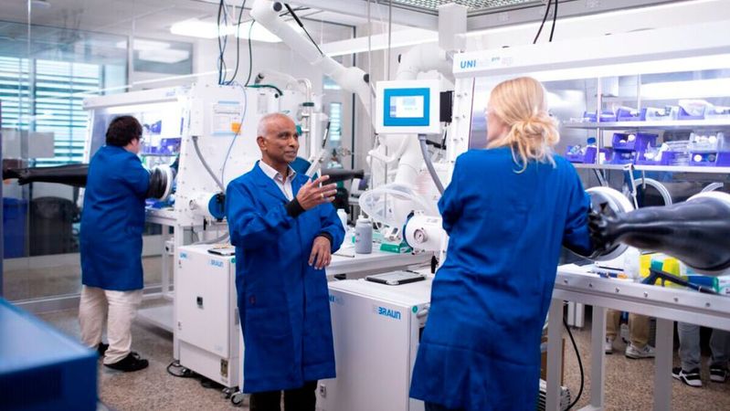 Im Batterielabor der Universität Texas in Austin entstehen neue Natriumbatterien.(Bild:  Callie Richmond/Universität Texas in Austin)