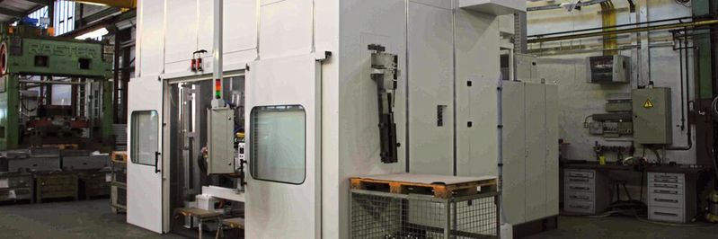 Um die Rüstzeiten zu verkürzen und die Ausbringungsmenge zu erhöhen, hat die Karl Klink GmbH den Hochleistungs-Kugelkäfig-Stanzautomaten RT-HLKK1000 entwickelt. (Bild:  Karl Klink)