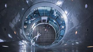 Indoor Skydiving wird als Sport und Freizeitvergnügen in vertikalen Windkanälen ausgeübt. (Bild: Andrey Karr/TTE)