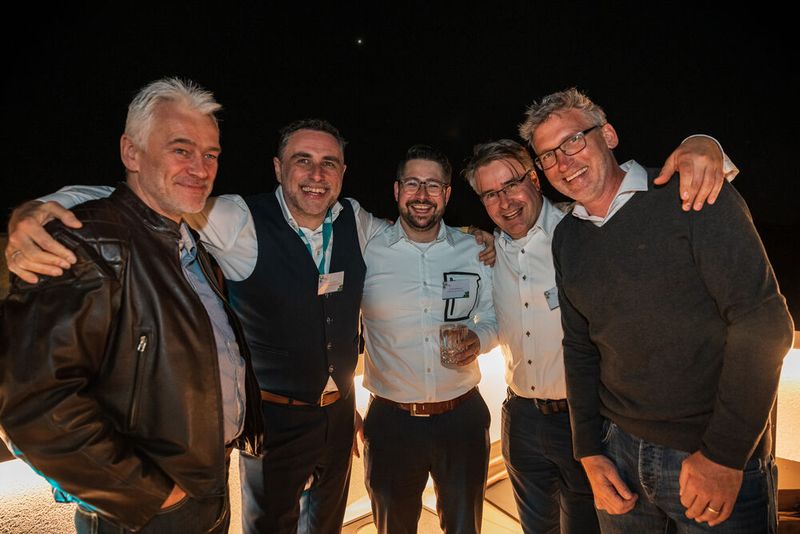 Walter Winterholler (BVG), Thomas Schlebach, Victor Angerbauer, Michael Kierspel (alle C4B) und Christian Büschl (TELCAT). (Bild: C4B)