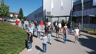 Ausbildungsstart 2021 bei Chiron: immer noch mit Abstand.  (Bild: Chiron)